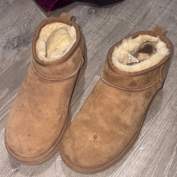 UGG Tan Slippers with Cream Lining - Picture 4 of 4
